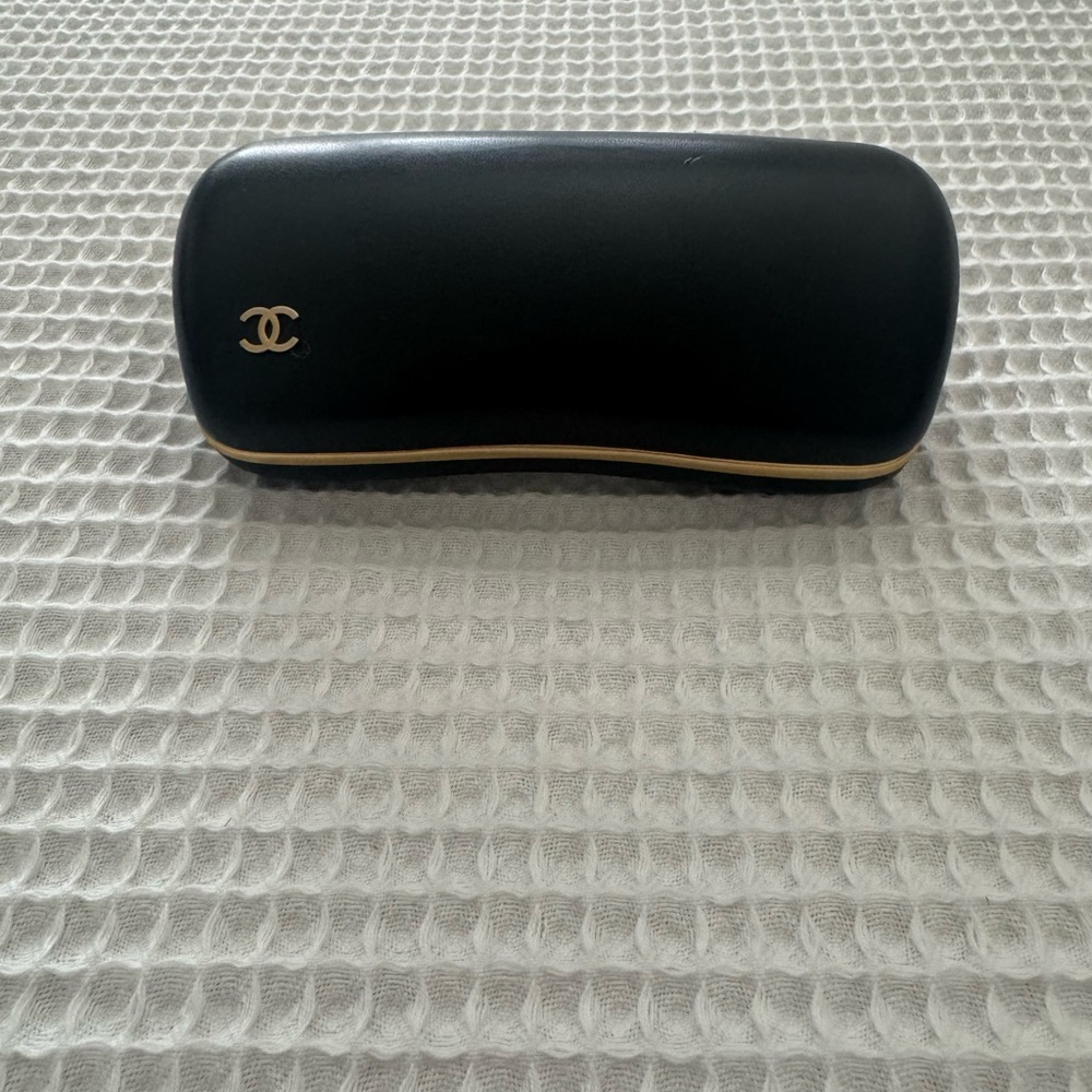 CHANEL Black Oversized Sunglasses - Picture 6 of 9